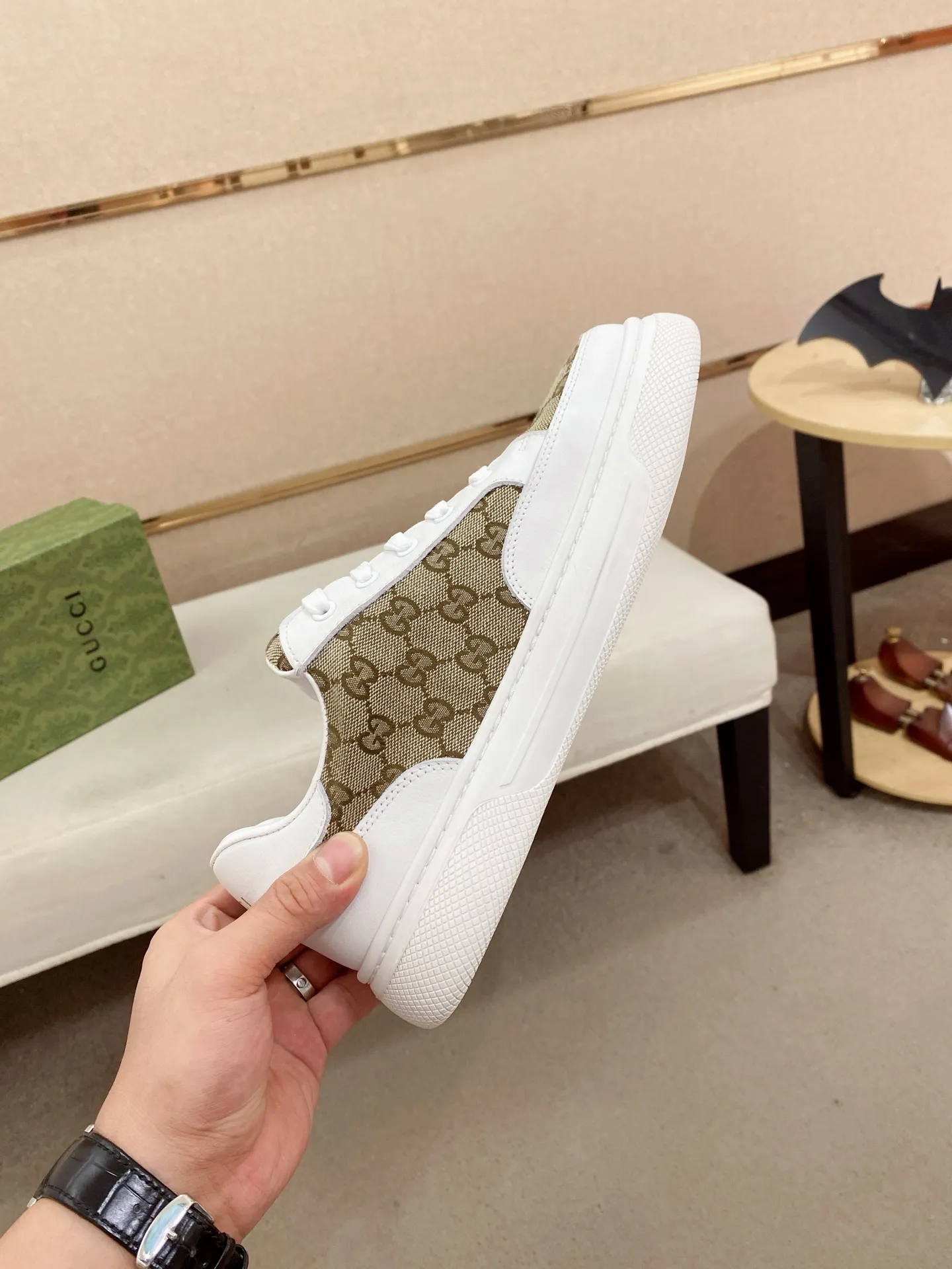 Men's clothing and shoes💰 440💰🇮🇹🇮🇹GUCCI🔍🔍New models are on sale at the same time at counters, uppers🇮🇹 Italian imported first-layer cowhide, fully imported sheepskin lining💪💪, completely 1⃣️ to 1 ⃣️Re-engraved🇮🇹💪💪, ⚠Sole: The original sole is specially provided by the original factory, the exclusive movable molded sole is super comfortable, ⚠The original factory follows the order, 🔍🔍high quality, you can enter and exit the counter at will, welcome to compare⚠. Code number:38-44